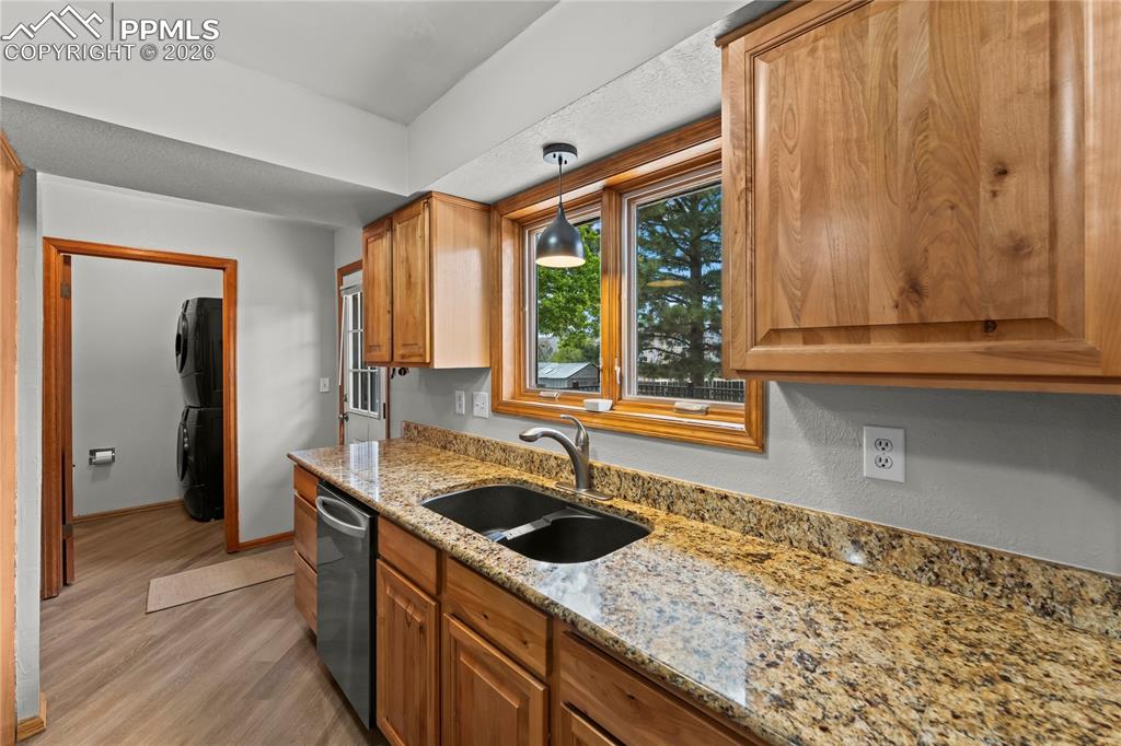 Image 14 of 45: Kitchen