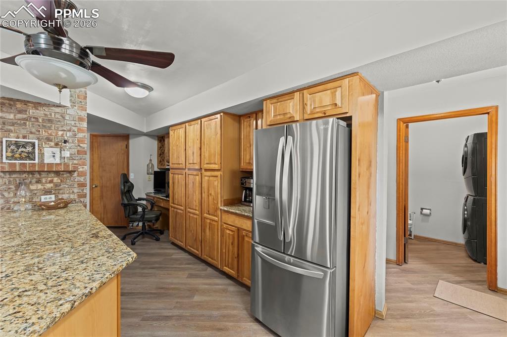 Image 16 of 45: Kitchen