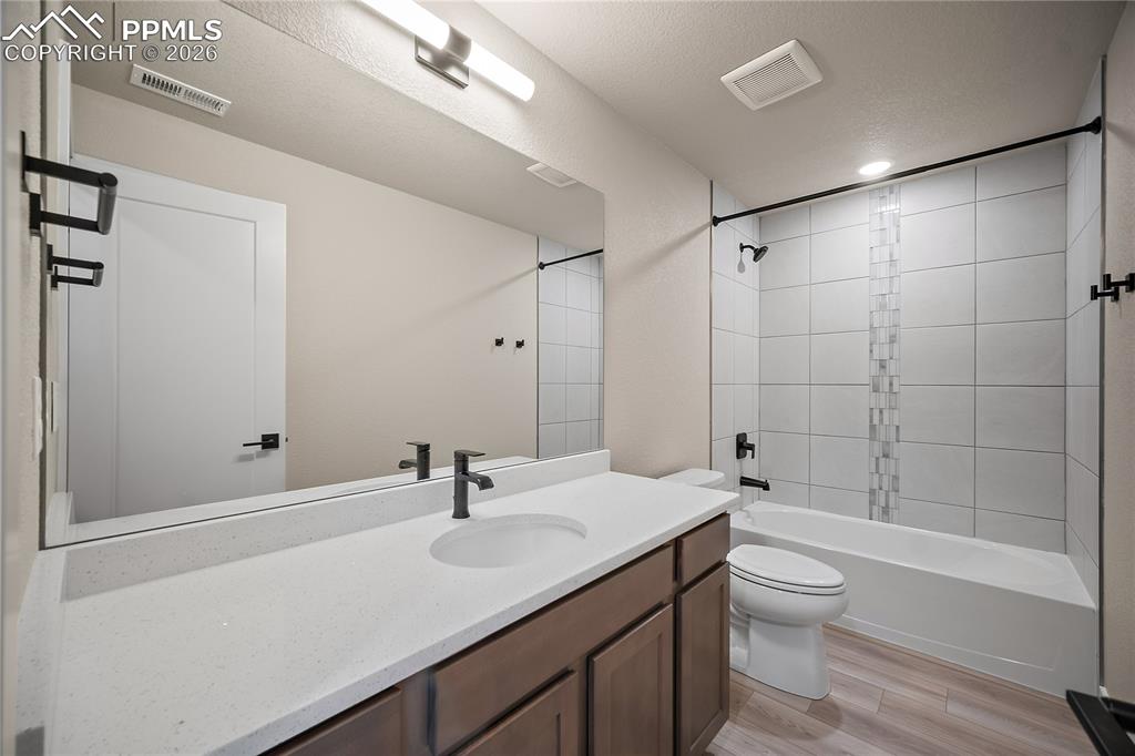 Image 10 of 42: Bathroom