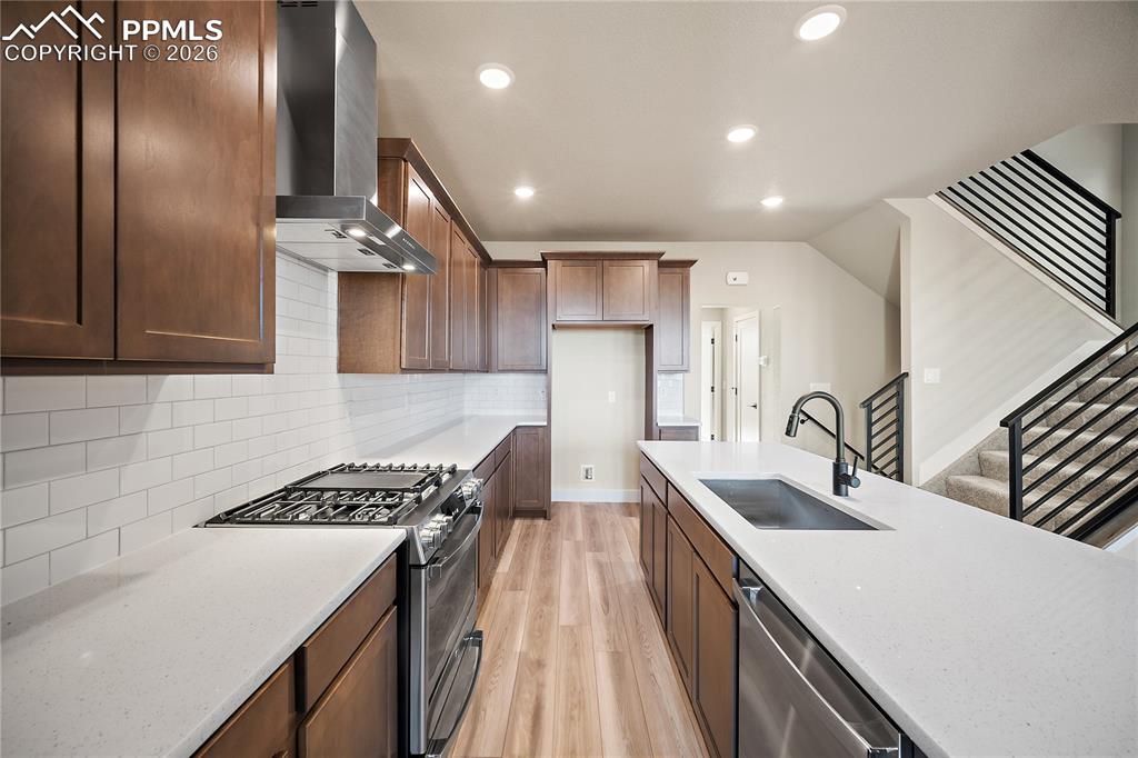 Image 14 of 42: Kitchen