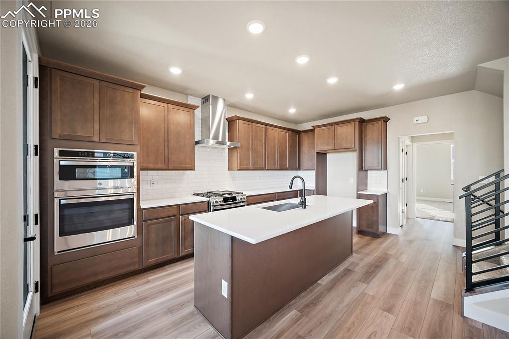 Image 15 of 42: Kitchen