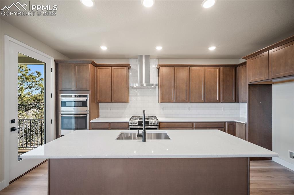 Image 16 of 42: Kitchen