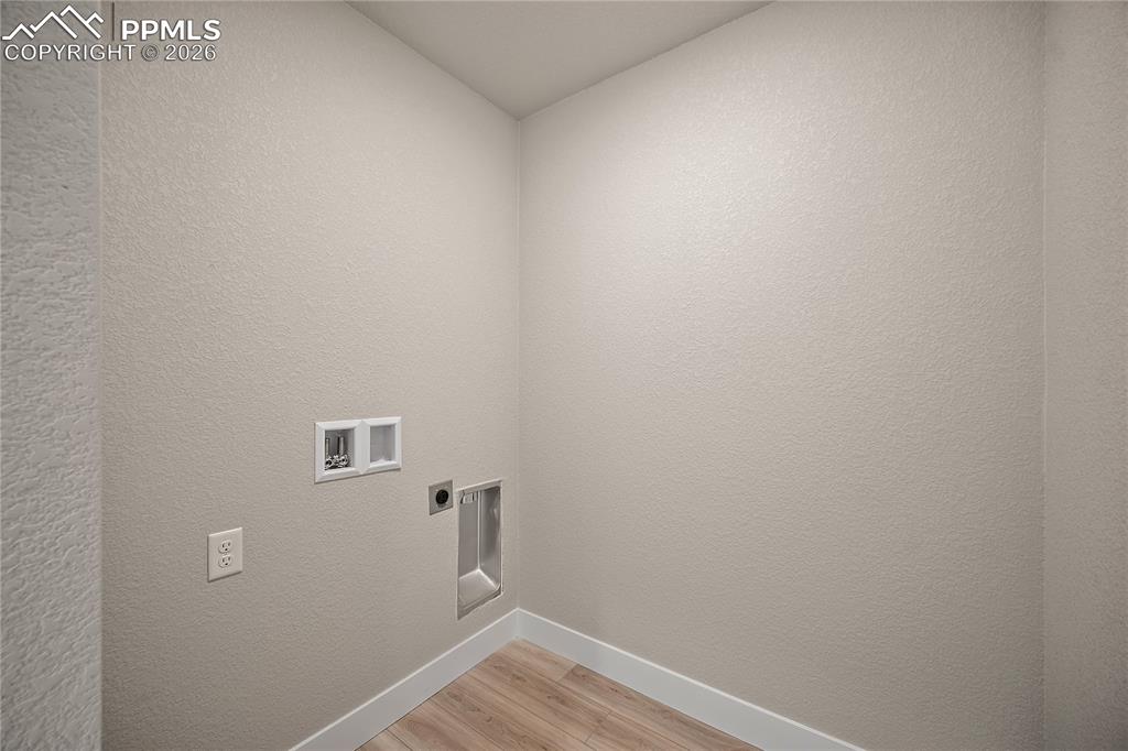 Image 23 of 42: Laundry