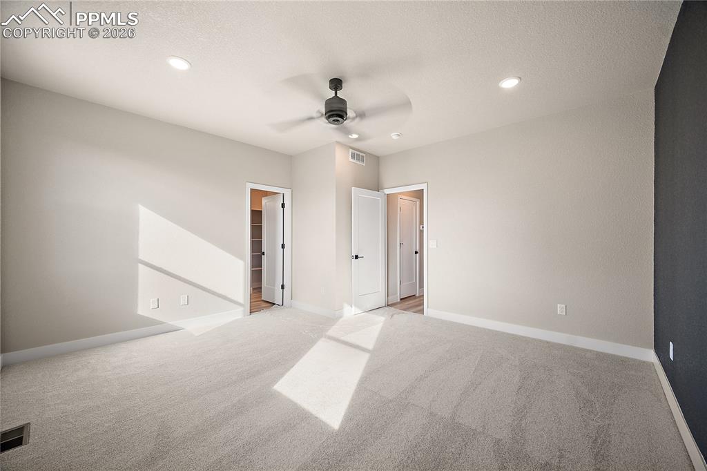 Image 26 of 42: Bedroom