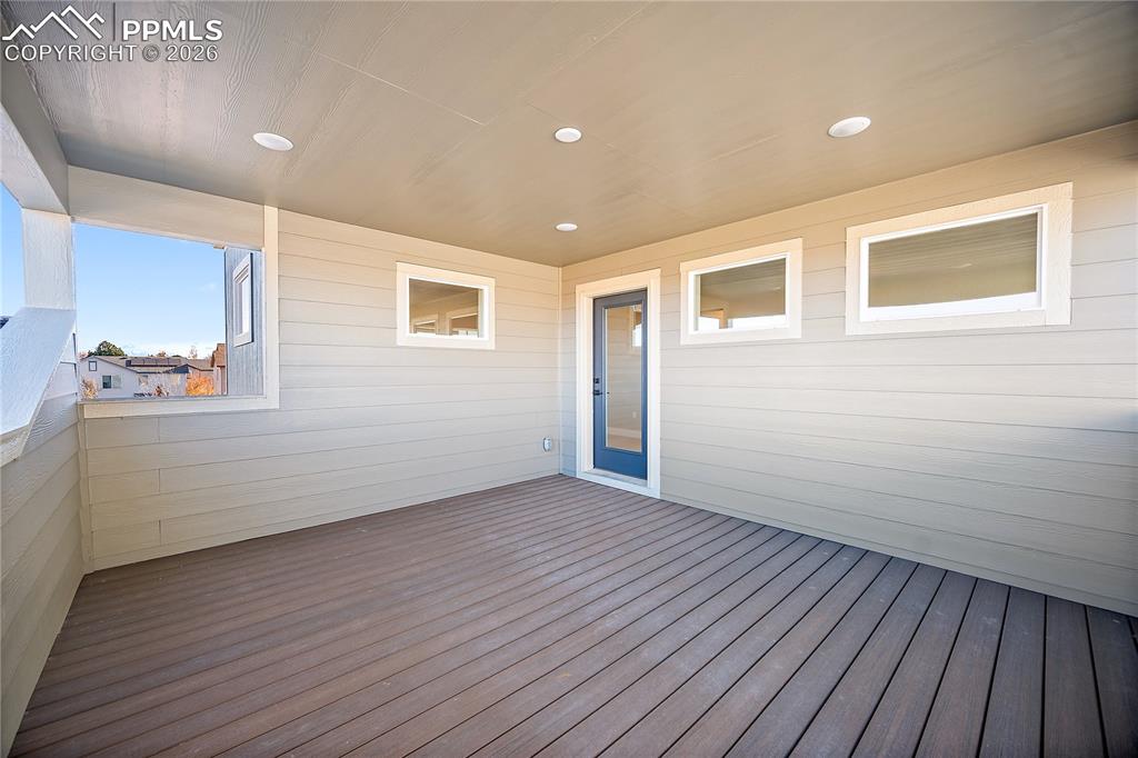 Image 36 of 42: Deck