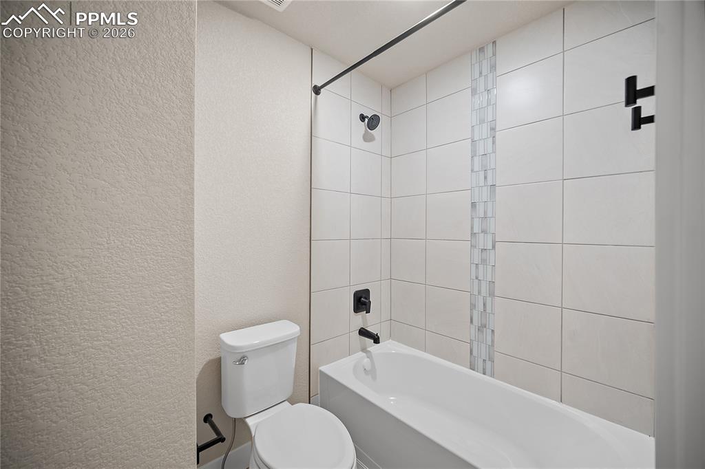 Image 40 of 42: Bathroom