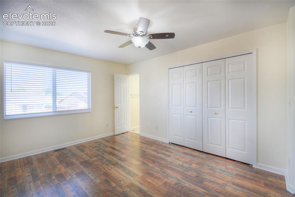 Image 12 of 30: Bedroom