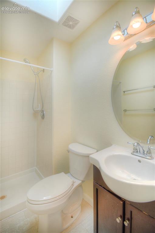 Image 13 of 30: Bathroom