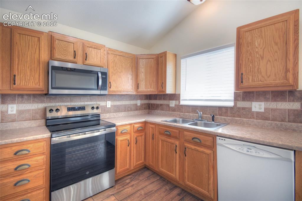 Image 8 of 30: Kitchen