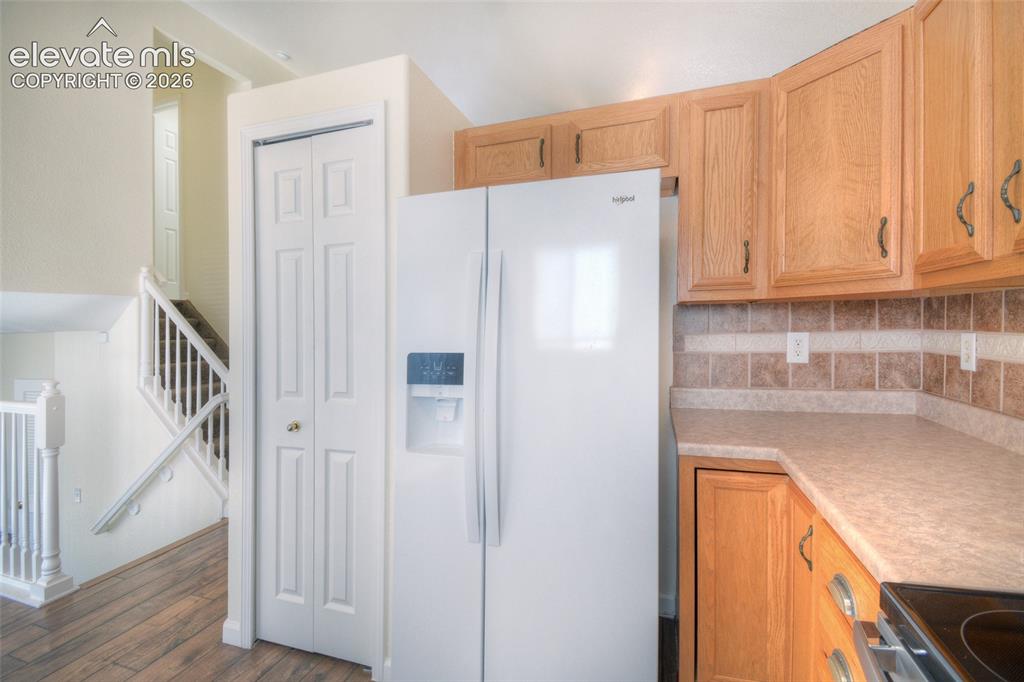 Image 9 of 30: Kitchen