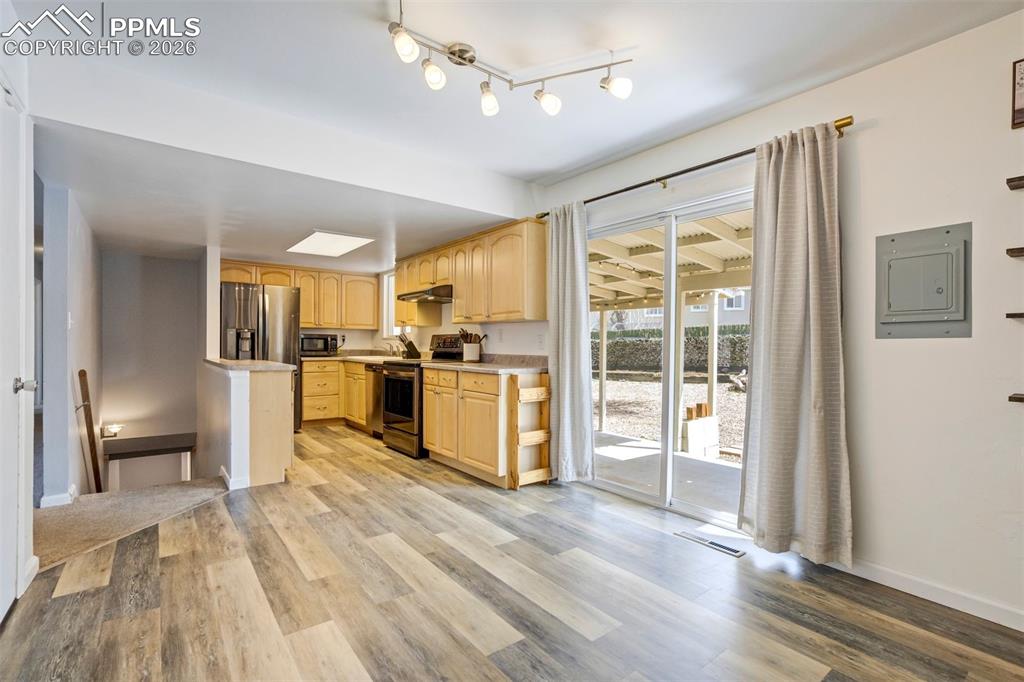 Image 11 of 50: Kitchen