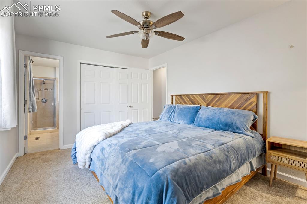 Image 18 of 50: Bedroom