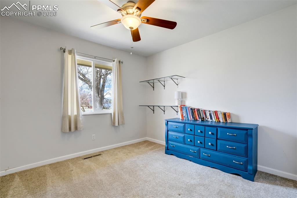 Image 21 of 50: Bedroom