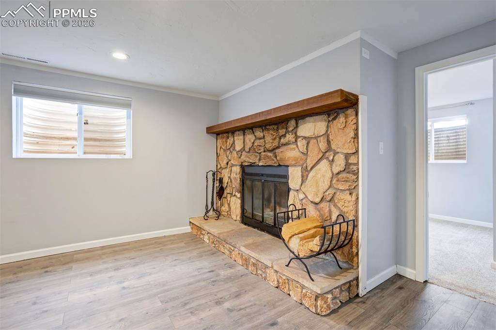 Image 32 of 50: Living Room