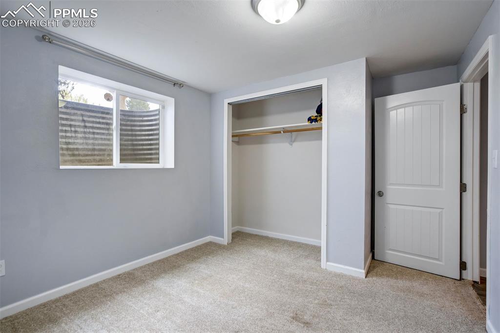 Image 36 of 50: Bedroom