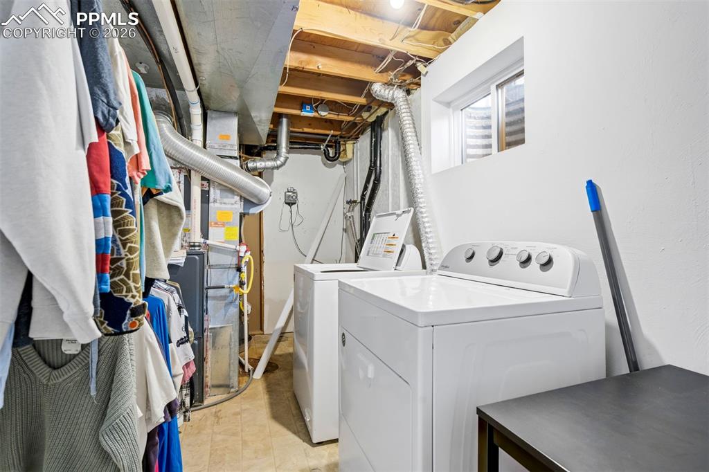 Image 42 of 50: Laundry