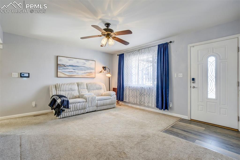 Image 6 of 50: Living Room