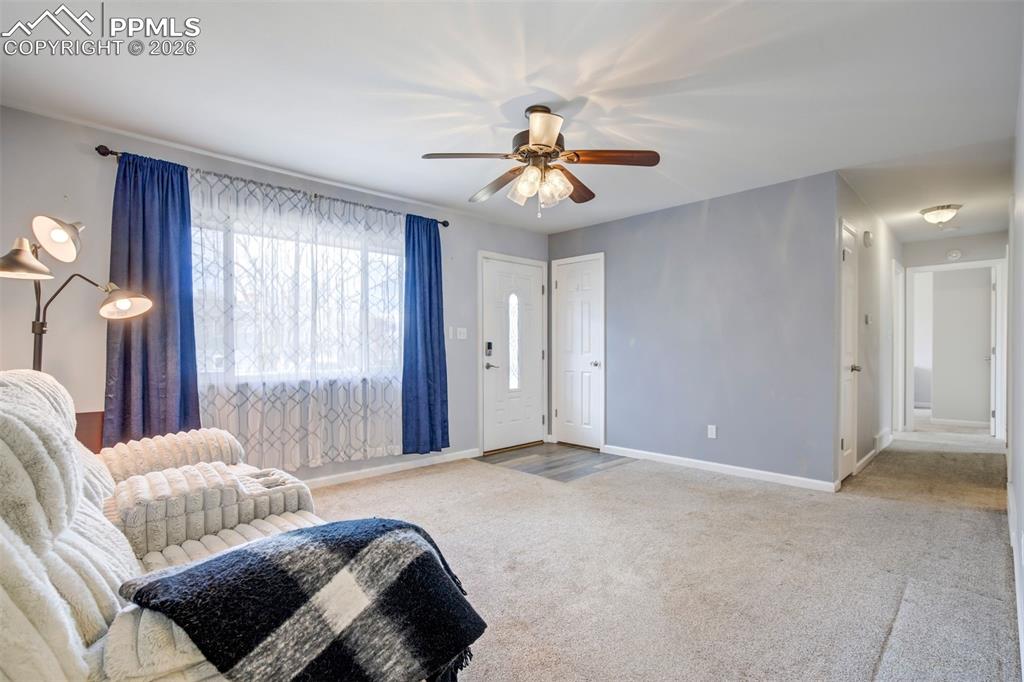 Image 7 of 50: Sitting Room