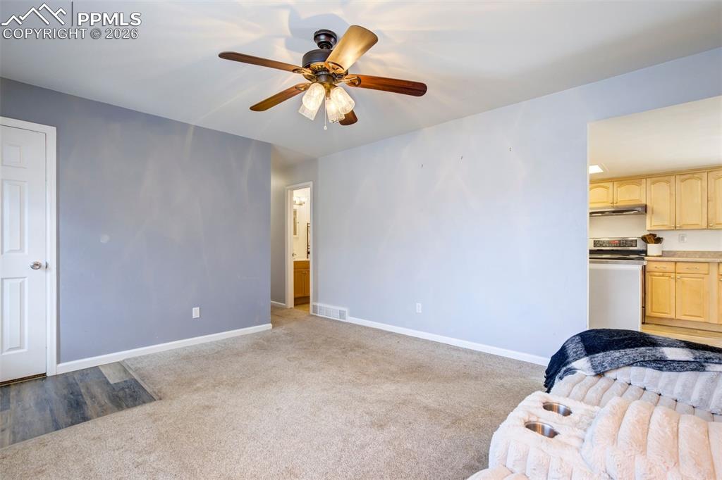 Image 9 of 50: Living Room