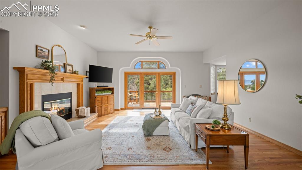 Image 18 of 47: Living Room