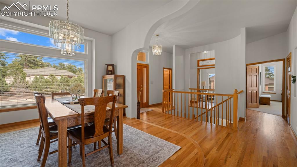 Image 24 of 47: Dining Area