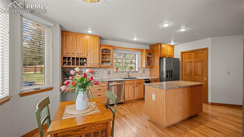 Image 3 of 47: Kitchen