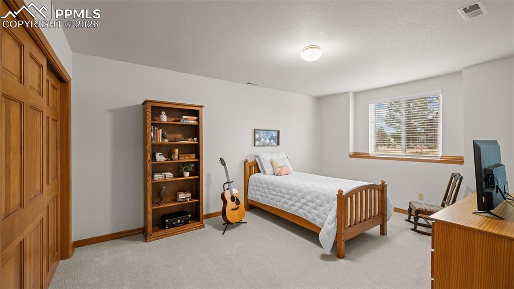 Image 31 of 47: Bedroom