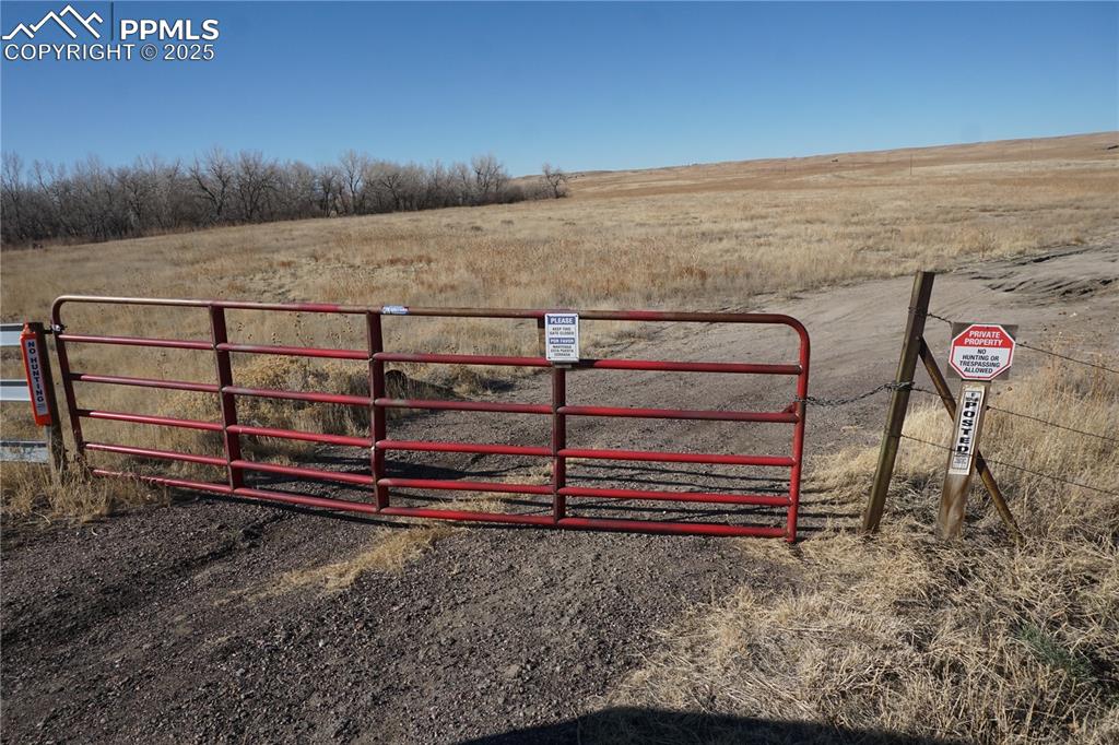 Image 8 of 18: Fence