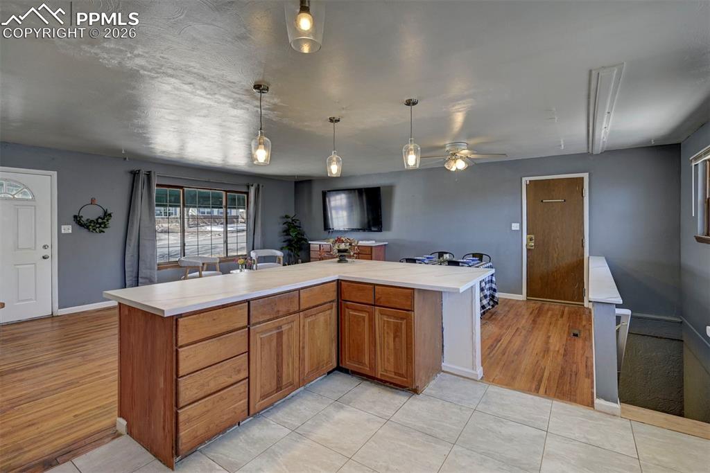 Image 14 of 40: Kitchen