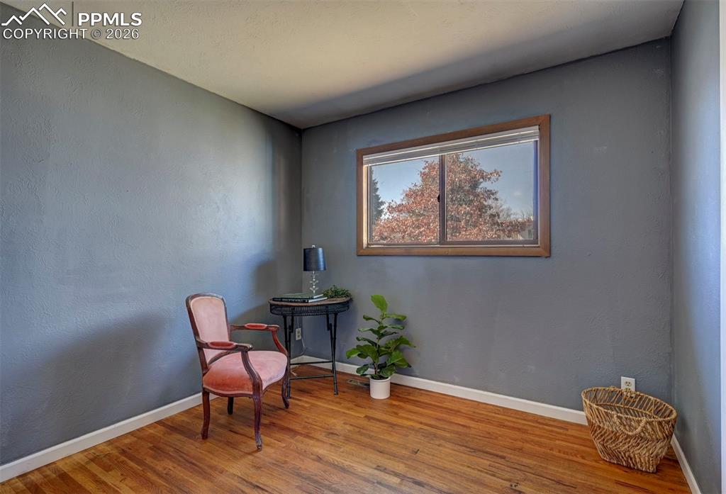 Image 17 of 40: Office/Bedroom