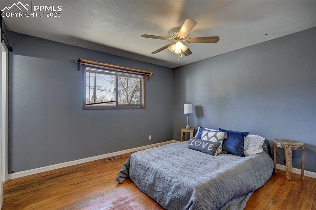 Image 21 of 40: Primary Suite