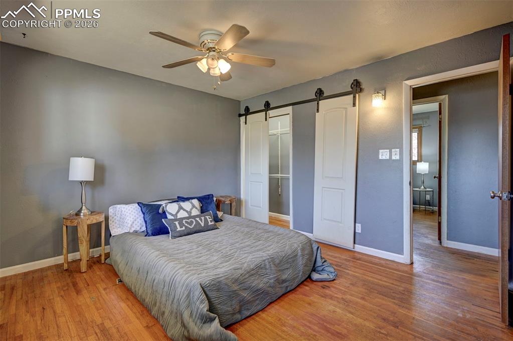 Image 24 of 40: Bedroom