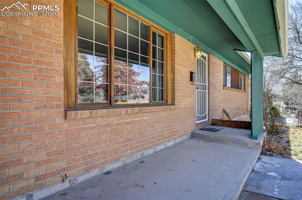 Image 3 of 40: Entry