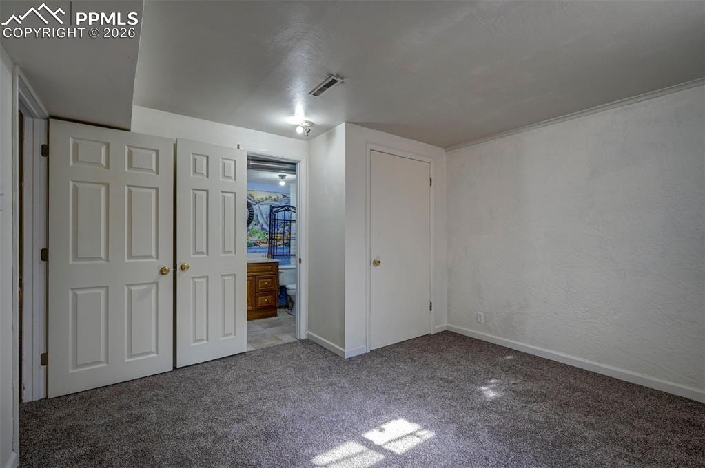 Image 30 of 40: Bedroom