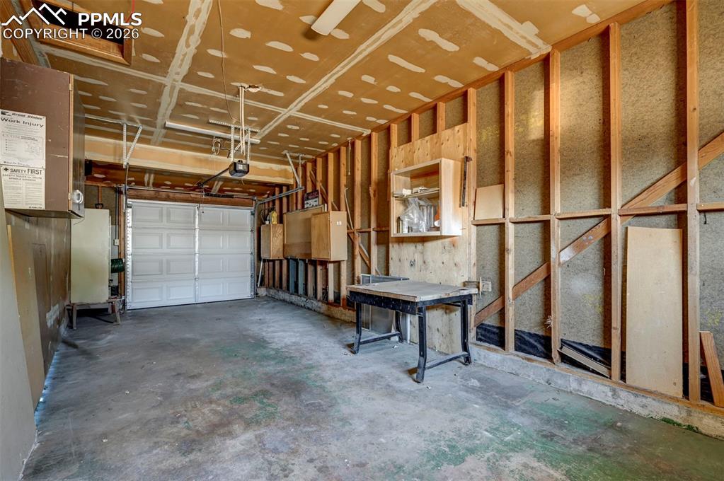 Image 40 of 40: Garage