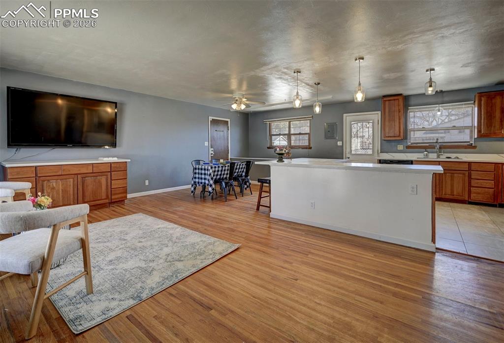 Image 6 of 40: Kitchen