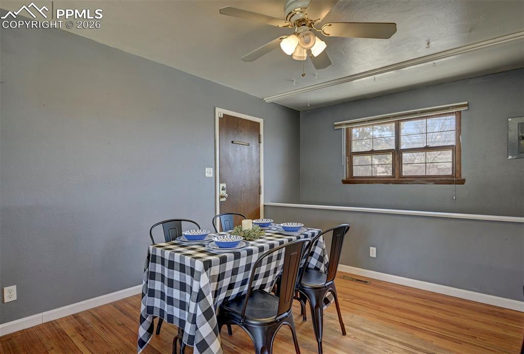 Image 8 of 40: Dining Area