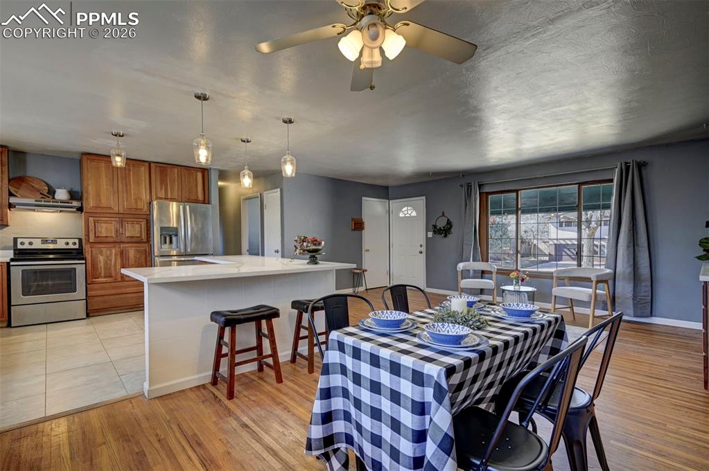 Image 9 of 40: Dining Area