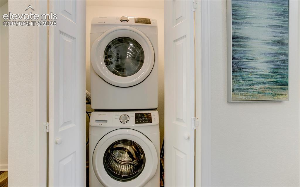 Image 21 of 50: Laundry