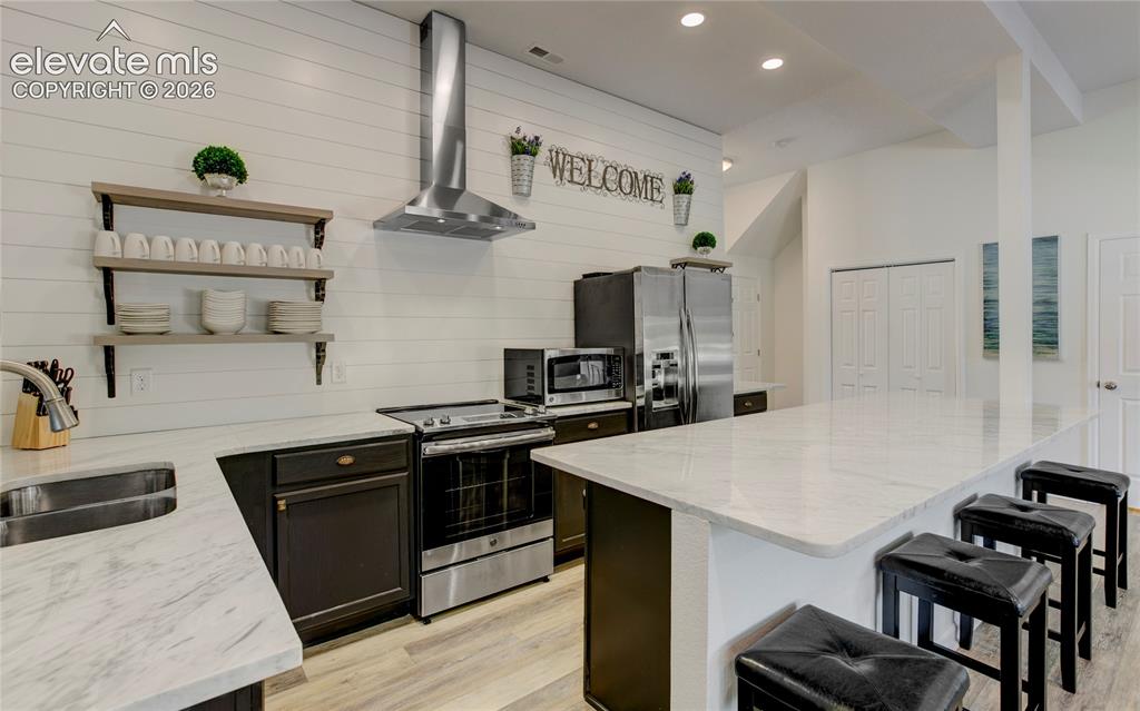 Image 9 of 50: Kitchen