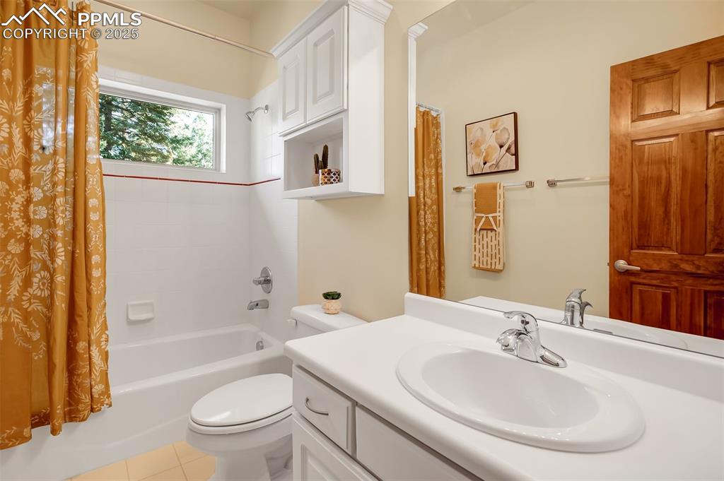 Image 30 of 48: Upper level bathroom