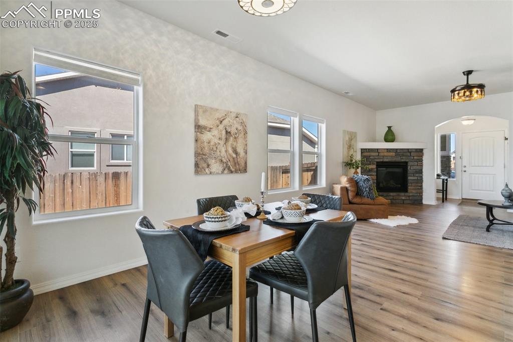 Image 12 of 37: Dining Area