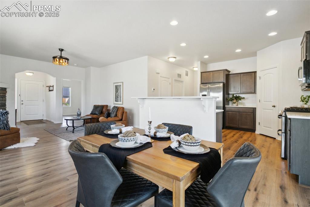 Image 14 of 37: Dining Area