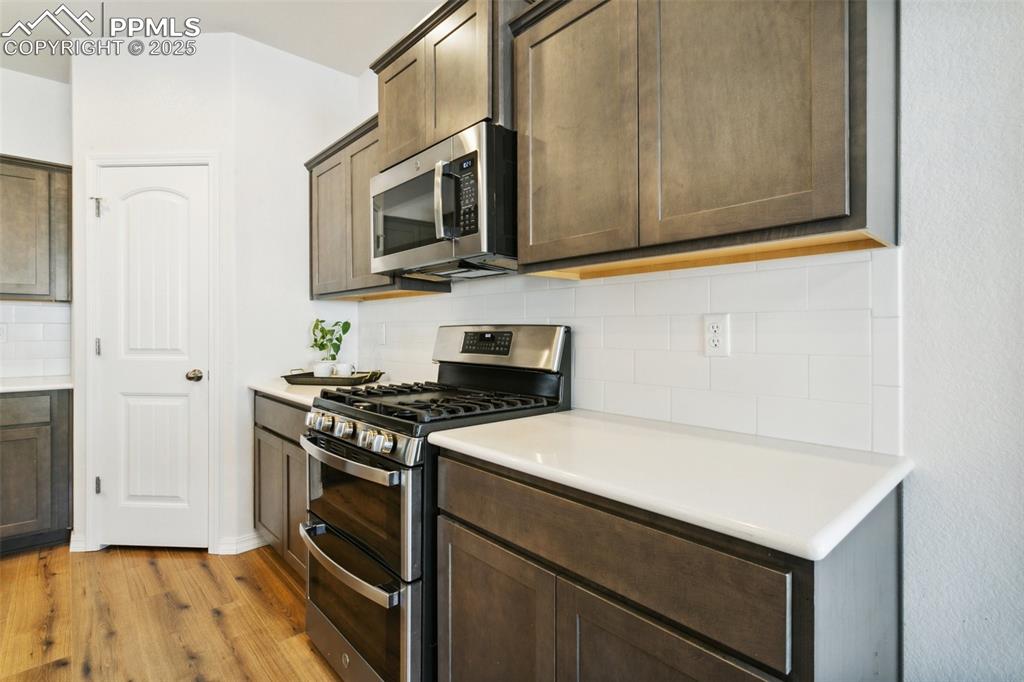 Image 16 of 37: Kitchen