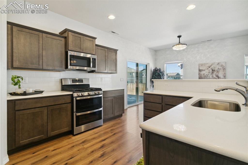 Image 18 of 37: Kitchen