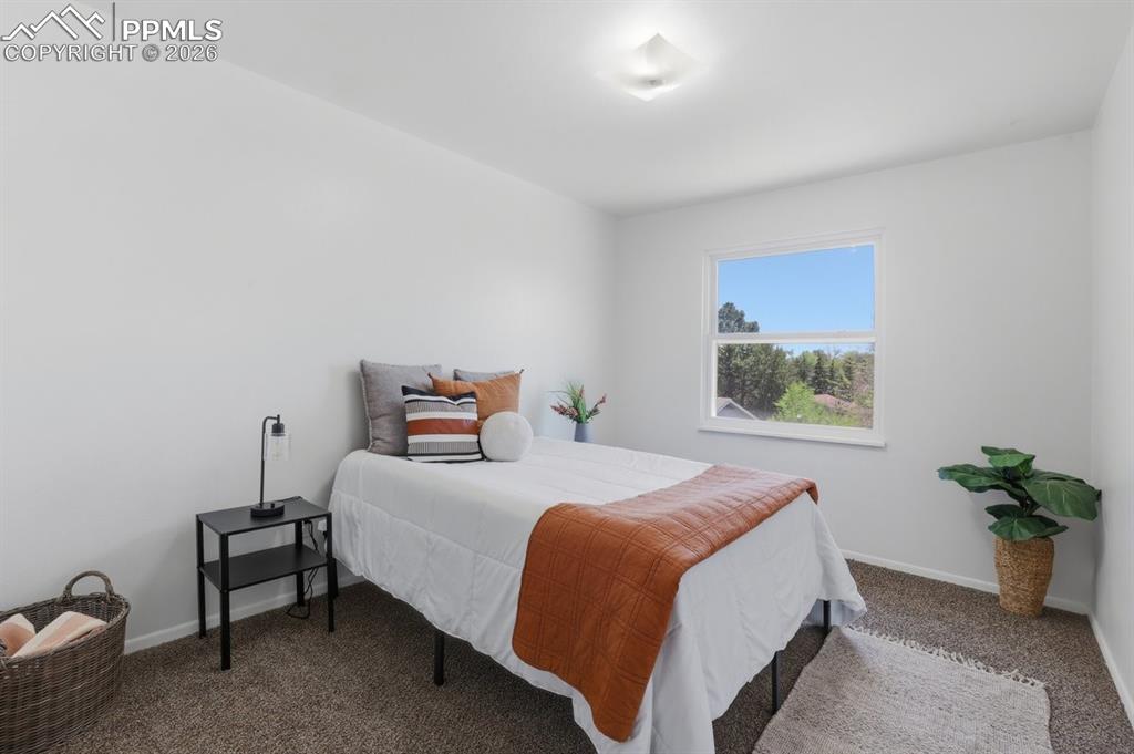 Image 17 of 44: Bedroom