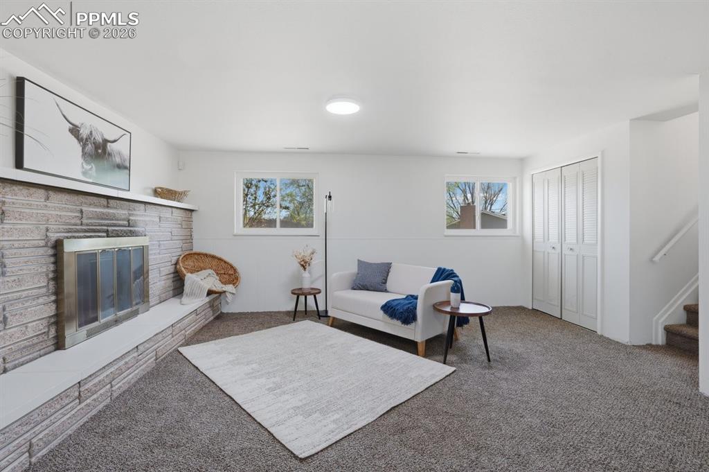 Image 23 of 44: Living Room