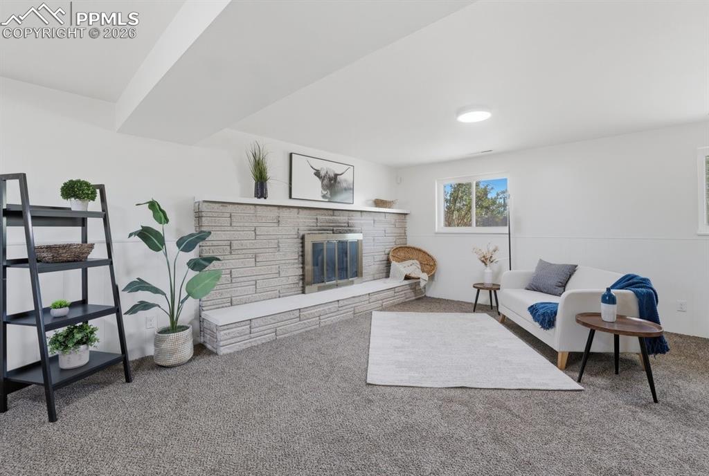 Image 24 of 44: Living Room