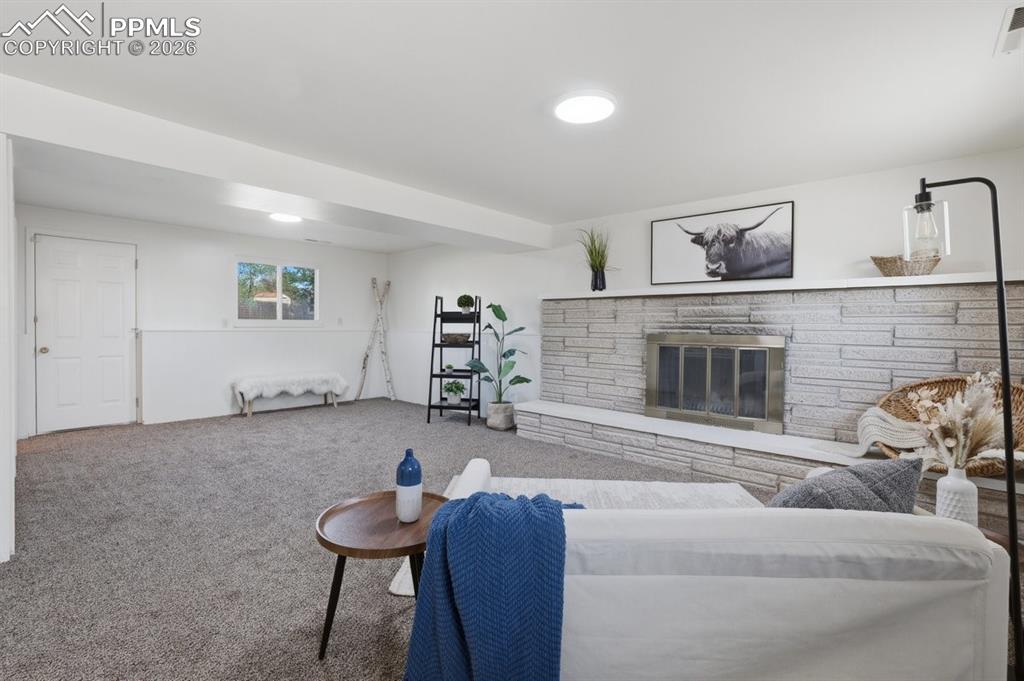 Image 25 of 44: Living Room