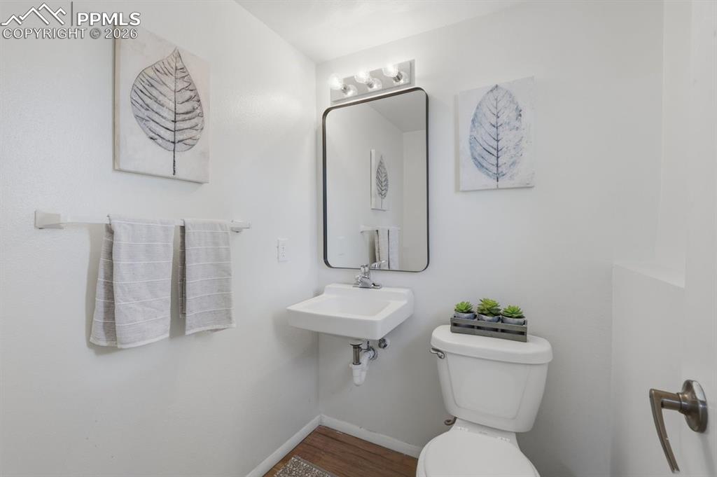 Image 27 of 44: Bathroom